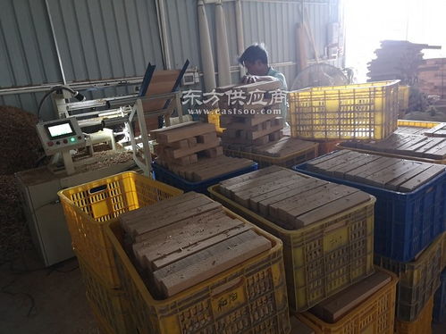 鉆德快木柄加工機(jī) 方形木柄機(jī) 木腿刨削木機(jī) 運(yùn)行穩(wěn)定,操作簡單,通俗易懂,一鍵轉(zhuǎn)換產(chǎn)品樣式,省時(shí)省力,低熱低噪音,普通工人即可操作